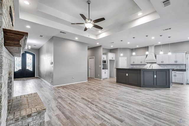 1907 N Fairgrounds Rd, Midland, TX 79705