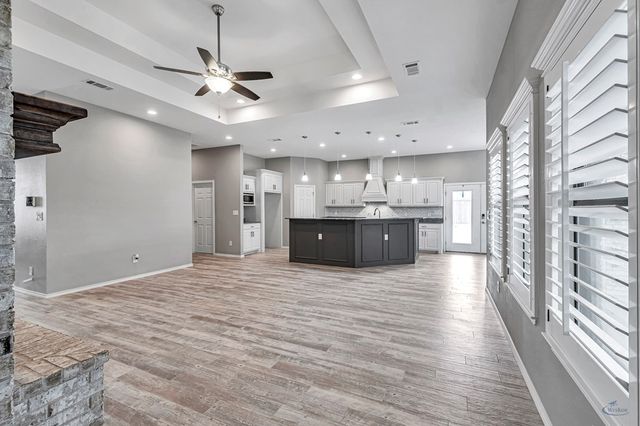 1907 N Fairgrounds Rd, Midland, TX 79705