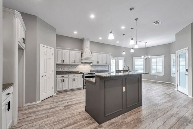 1907 N Fairgrounds Rd, Midland, TX 79705