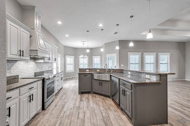 1907 N Fairgrounds Rd, Midland, TX 79705