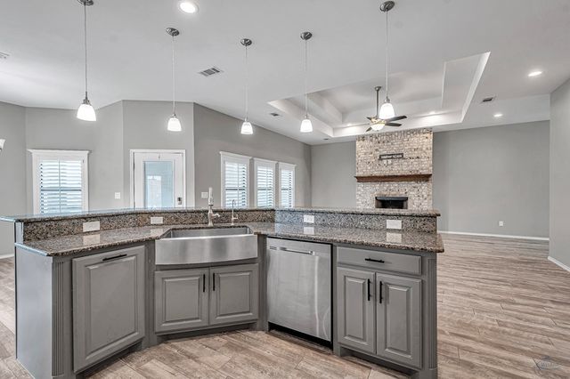 1907 N Fairgrounds Rd, Midland, TX 79705