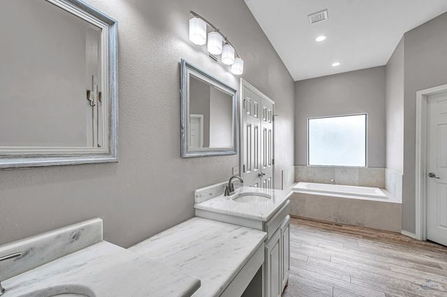 1907 N Fairgrounds Rd, Midland, TX 79705