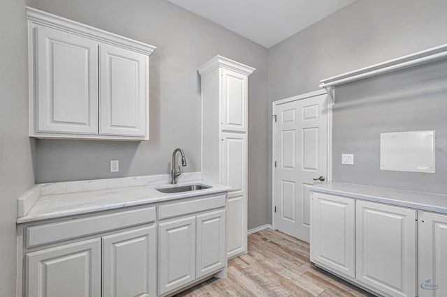 1907 N Fairgrounds Rd, Midland, TX 79705