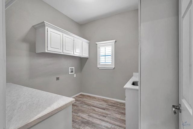 1907 N Fairgrounds Rd, Midland, TX 79705