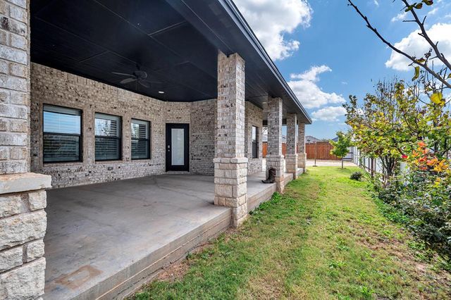 1907 N Fairgrounds Rd, Midland, TX 79705