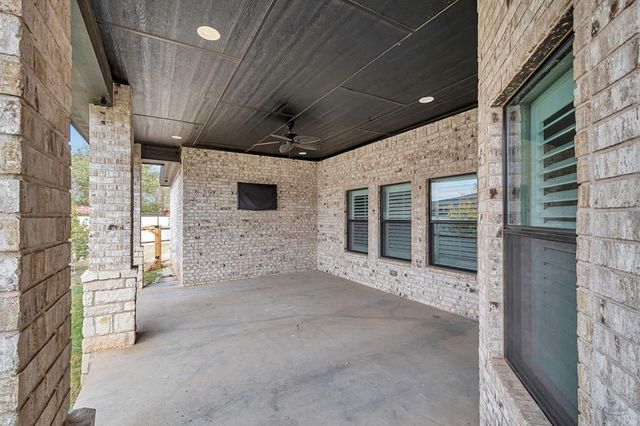 1907 N Fairgrounds Rd, Midland, TX 79705