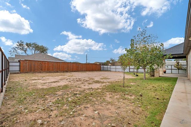 1907 N Fairgrounds Rd, Midland, TX 79705