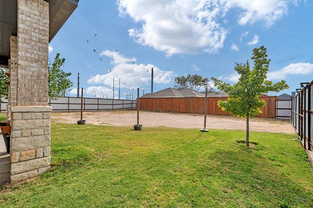 1907 N Fairgrounds Rd, Midland, TX 79705