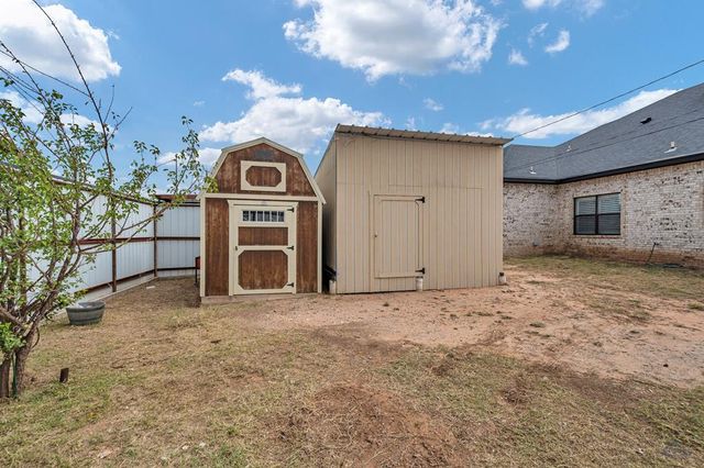 1907 N Fairgrounds Rd, Midland, TX 79705