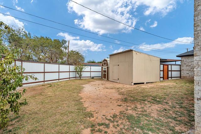 1907 N Fairgrounds Rd, Midland, TX 79705