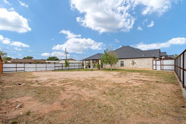 1907 N Fairgrounds Rd, Midland, TX 79705