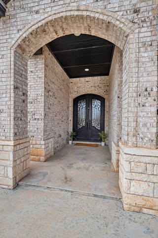 1907 N Fairgrounds Rd, Midland, TX 79705