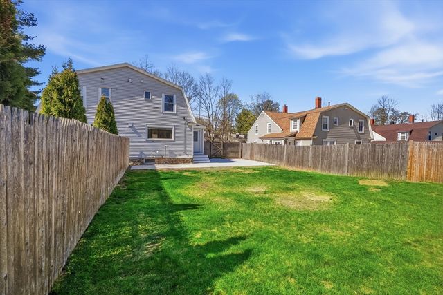 32 Harkaway Rd 32, North Andover, MA 01845