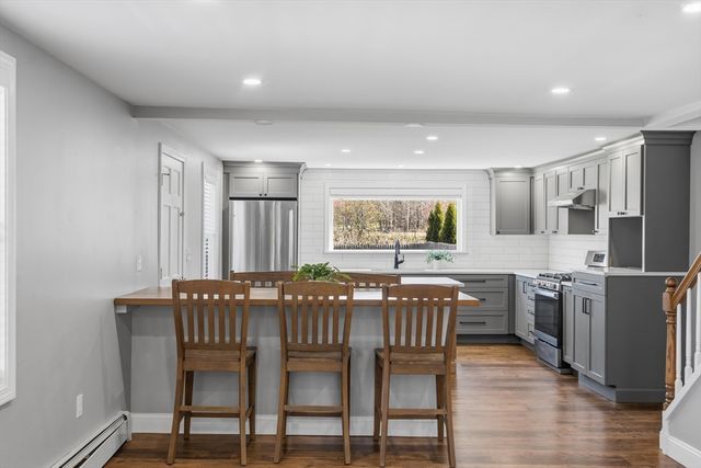 32 Harkaway Rd 32, North Andover, MA 01845