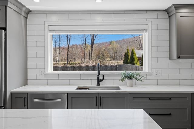 32 Harkaway Rd 32, North Andover, MA 01845