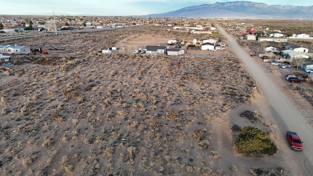 Image 3 of property listing at 431 10th Avenue SW, Rio Rancho, NM 87124