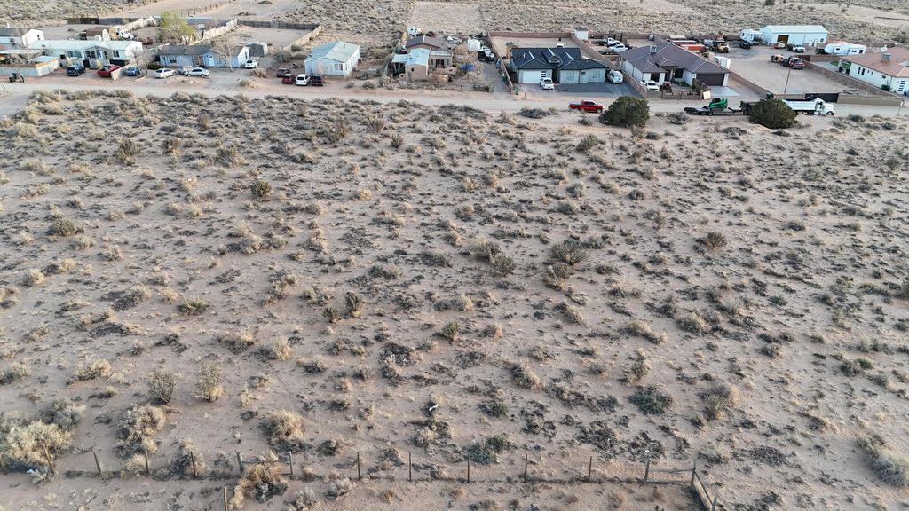 Image 4 of property listing at 431 10th Avenue SW, Rio Rancho, NM 87124