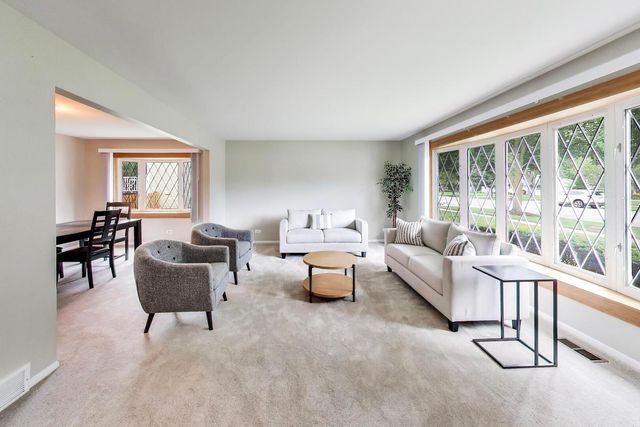 1207 W Thomas Street, Arlington Heights, IL 60004