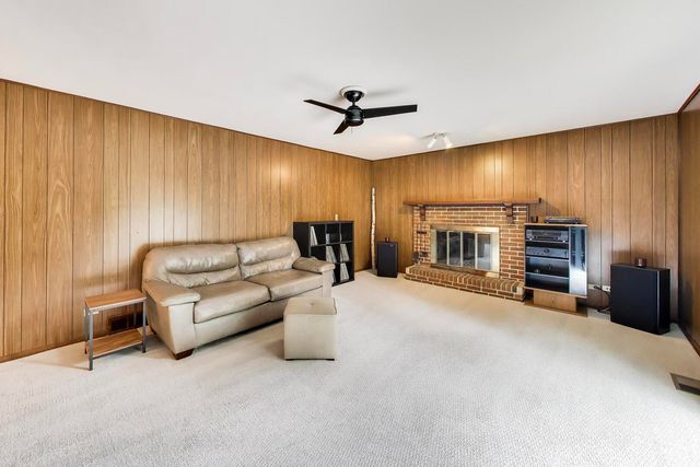 1207 W Thomas Street, Arlington Heights, IL 60004