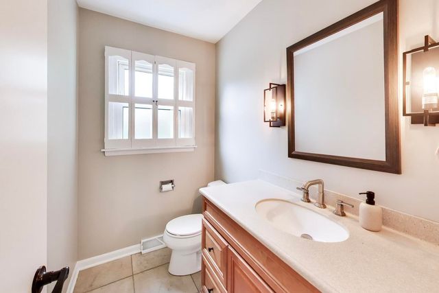 1207 W Thomas Street, Arlington Heights, IL 60004