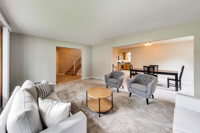 1207 W Thomas Street, Arlington Heights, IL 60004