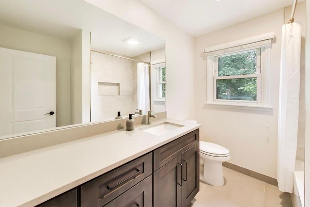1207 W Thomas Street, Arlington Heights, IL 60004