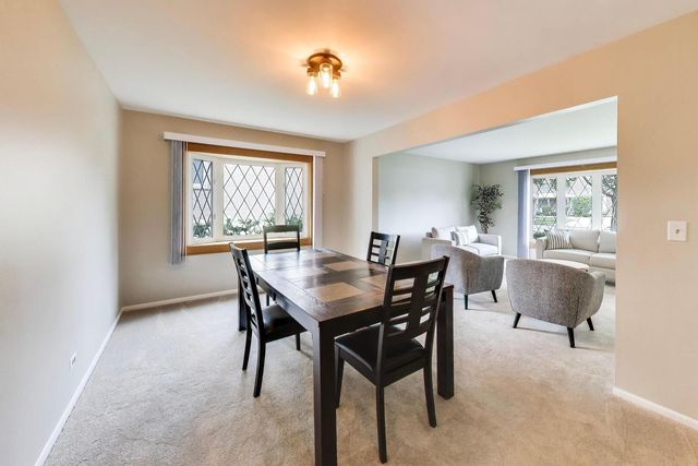 1207 W Thomas Street, Arlington Heights, IL 60004