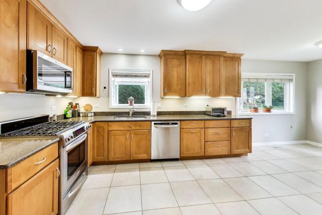 1207 W Thomas Street, Arlington Heights, IL 60004