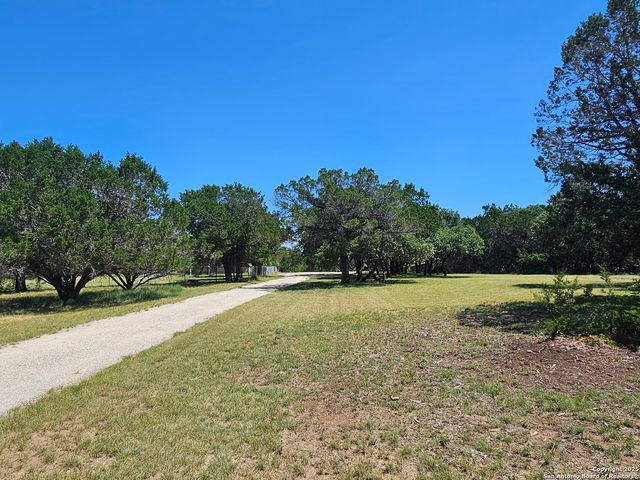 29 Green Cedar Rd., Boerne, TX 78006