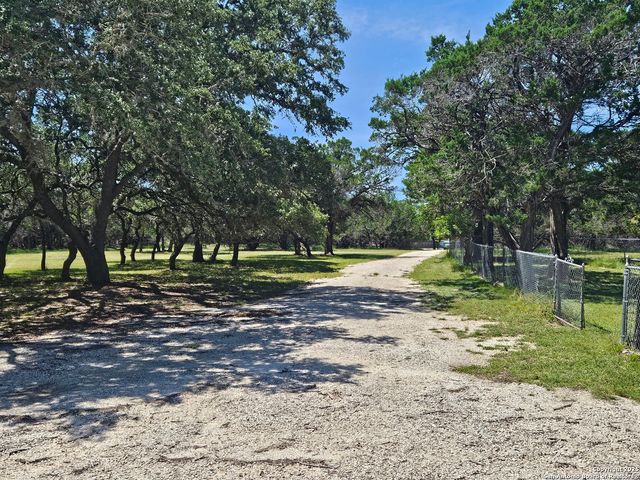 29 Green Cedar Rd., Boerne, TX 78006