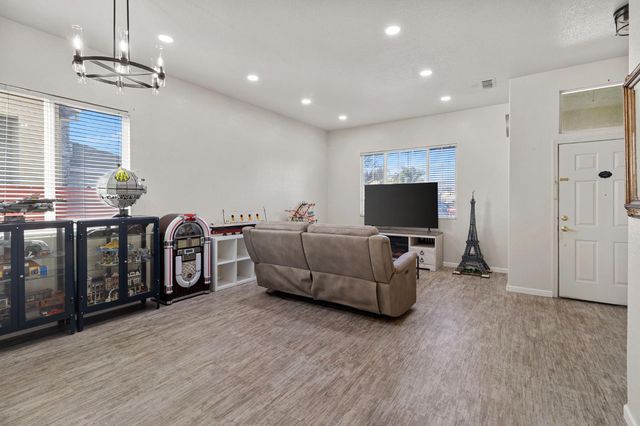 5967 Leonardo Way, Elk Grove, CA 95757