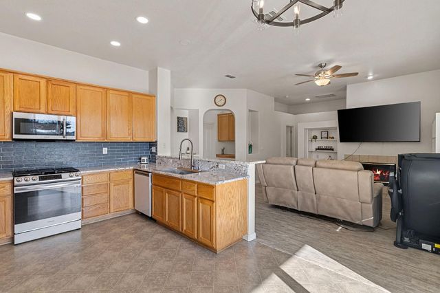 5967 Leonardo Way, Elk Grove, CA 95757