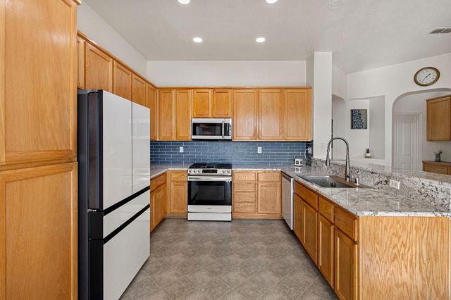 5967 Leonardo Way, Elk Grove, CA 95757