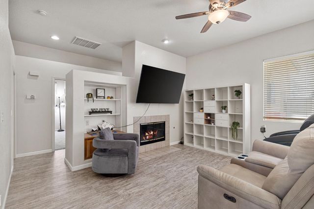 5967 Leonardo Way, Elk Grove, CA 95757