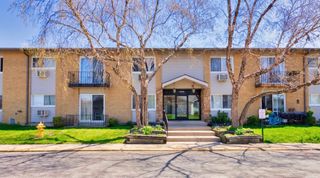 8828 N Leslie Lane 1F, Des Plaines, IL 60016