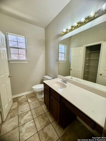 952 PERSIAN GDN, San Antonio, TX 78260