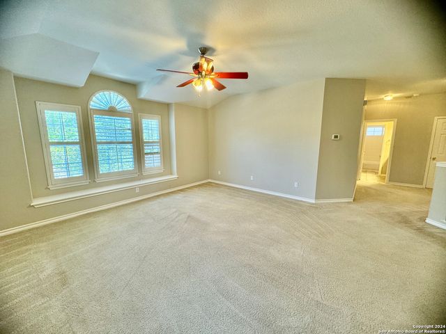 952 PERSIAN GDN, San Antonio, TX 78260