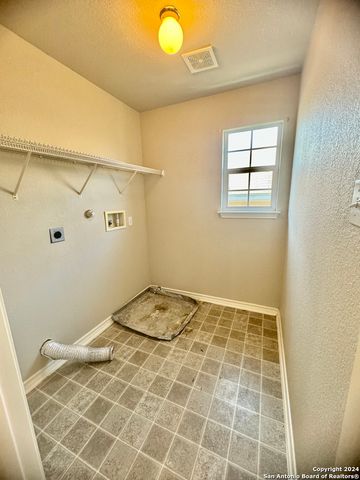 952 PERSIAN GDN, San Antonio, TX 78260
