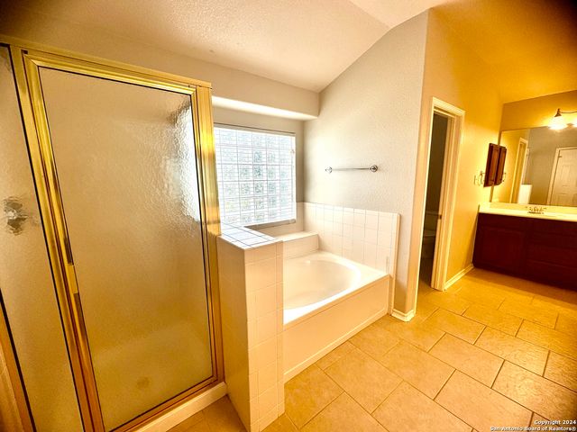952 PERSIAN GDN, San Antonio, TX 78260