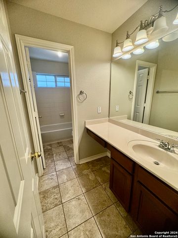 952 PERSIAN GDN, San Antonio, TX 78260