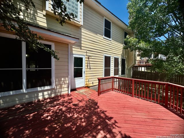 952 PERSIAN GDN, San Antonio, TX 78260