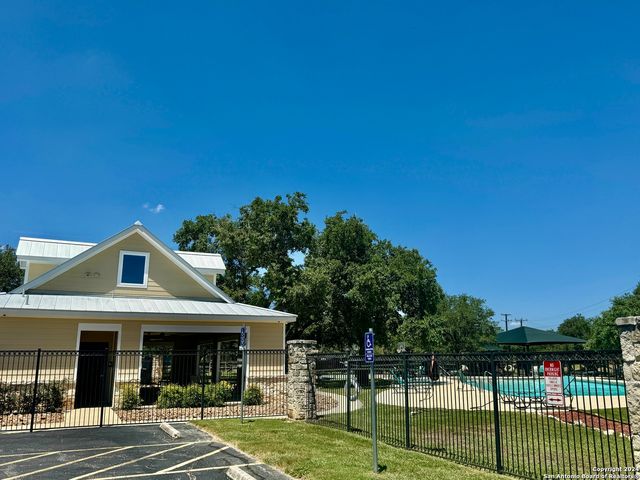 952 PERSIAN GDN, San Antonio, TX 78260