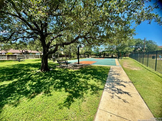 952 PERSIAN GDN, San Antonio, TX 78260