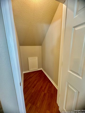 952 PERSIAN GDN, San Antonio, TX 78260