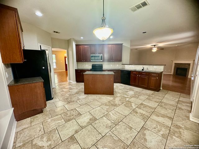 952 PERSIAN GDN, San Antonio, TX 78260
