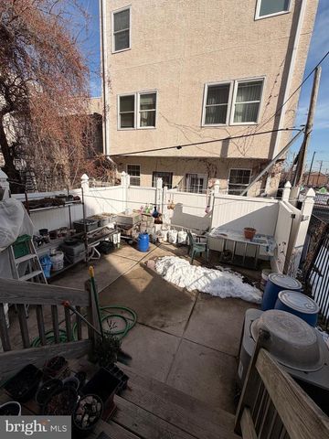 1105 WALLACE ST, Philadelphia, PA 19123