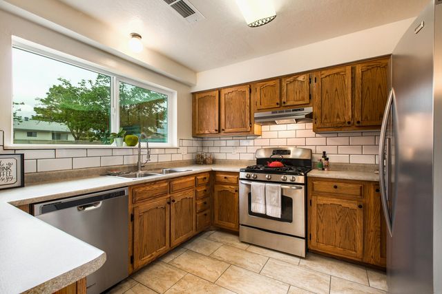 3813 Lost Tree Road SE, Rio Rancho, NM 87124