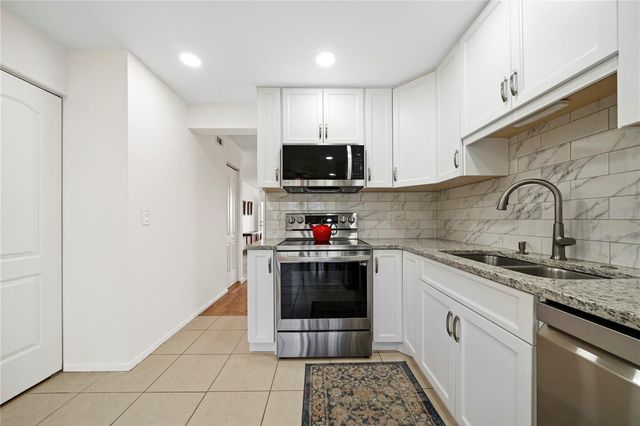 4910 BAY STREET NE 311, St Petersburg, FL 33703