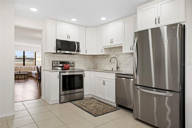 4910 BAY STREET NE 311, St Petersburg, FL 33703