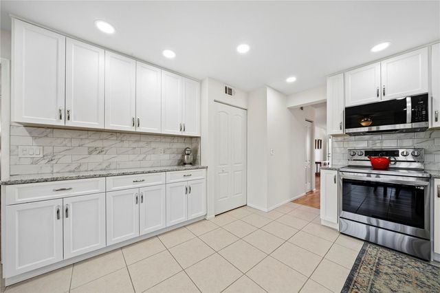 4910 BAY STREET NE 311, St Petersburg, FL 33703